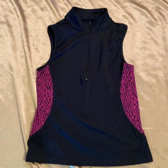 Sleeveless zippered athletic top - Picture 1 of 6